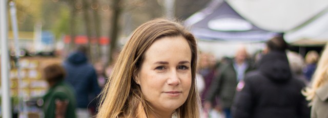 Madelon op de markt (IMG_1539).jpg